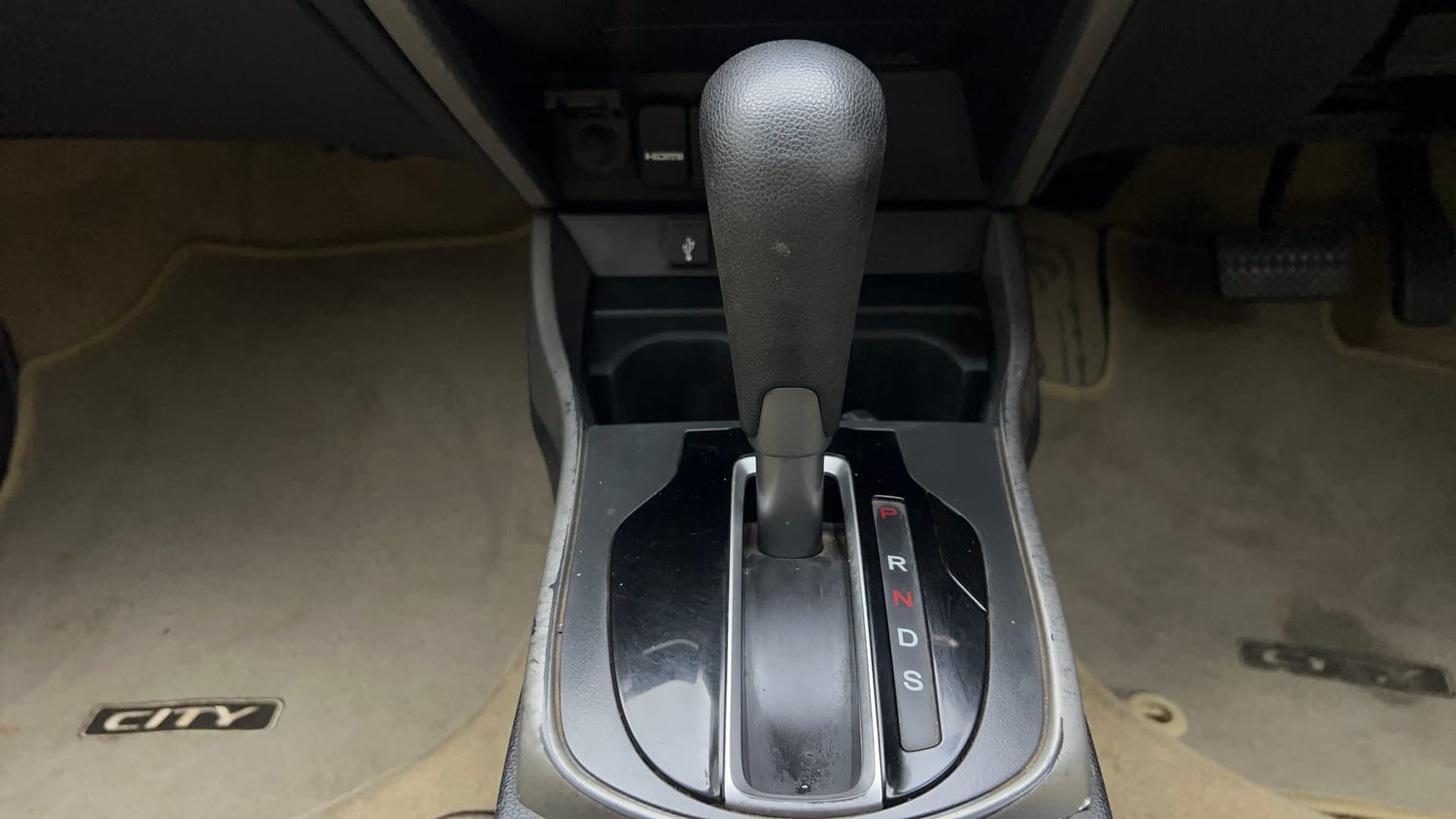 Used 2017 Honda City V CVT Petrol Petrol Automatic interior GEAR  KNOB VIEW