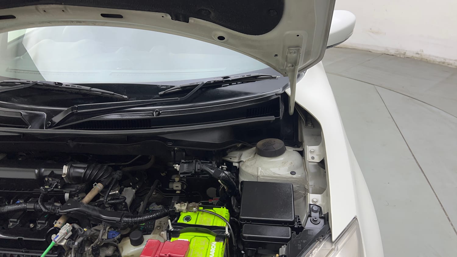 Used 2021 Maruti Suzuki Swift VXi AMT Petrol Automatic engine ENGINE LEFT SIDE HINGE & APRON VIEW