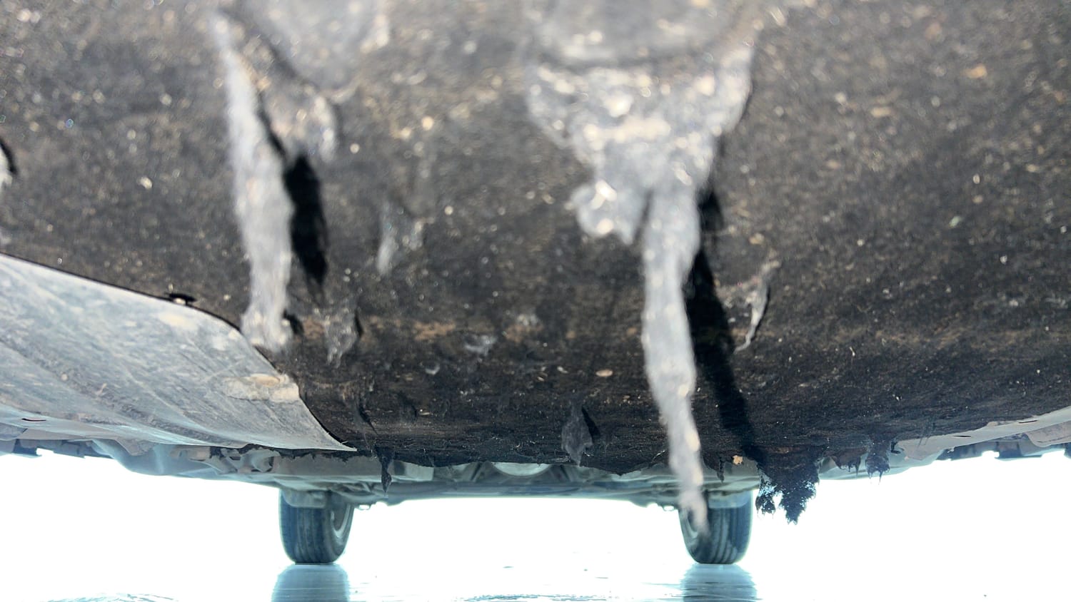 Used 2022 Maruti Suzuki Swift ZXi Plus AMT Petrol Automatic extra FRONT LEFT UNDERBODY VIEW