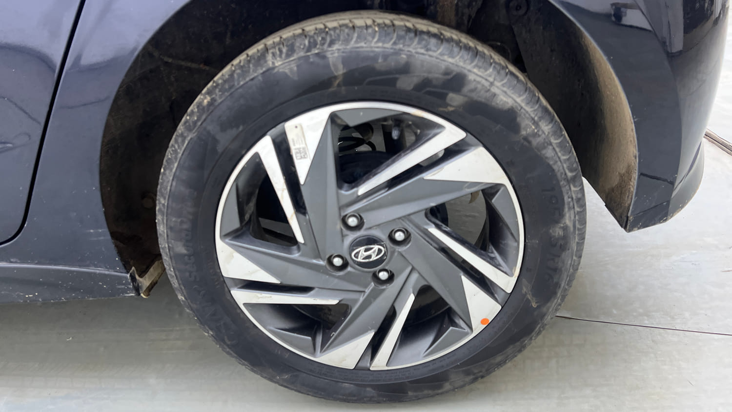 Used 2023 Hyundai i20 Asta (O) 1.2 MT Petrol Manual tyres LEFT REAR TYRE RIM VIEW