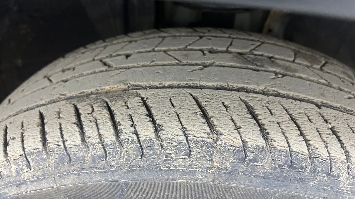Used 2022 Nissan Magnite XV Turbo Petrol Manual tyres RIGHT FRONT TYRE TREAD VIEW
