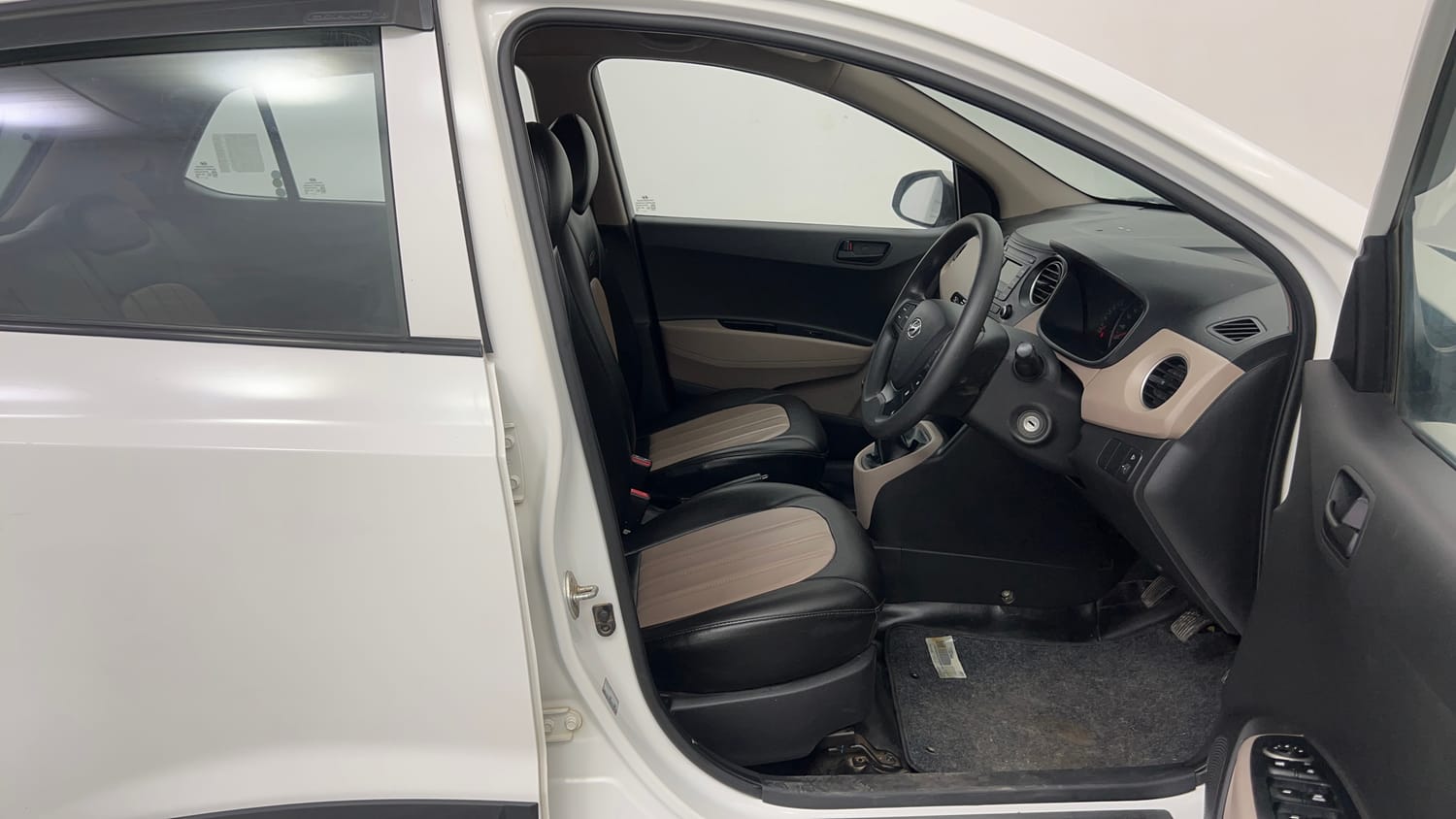 Used 2018 Hyundai Grand i10 Magna 1.2 Kappa VTVT Petrol Manual interior RIGHT SIDE FRONT DOOR CABIN VIEW