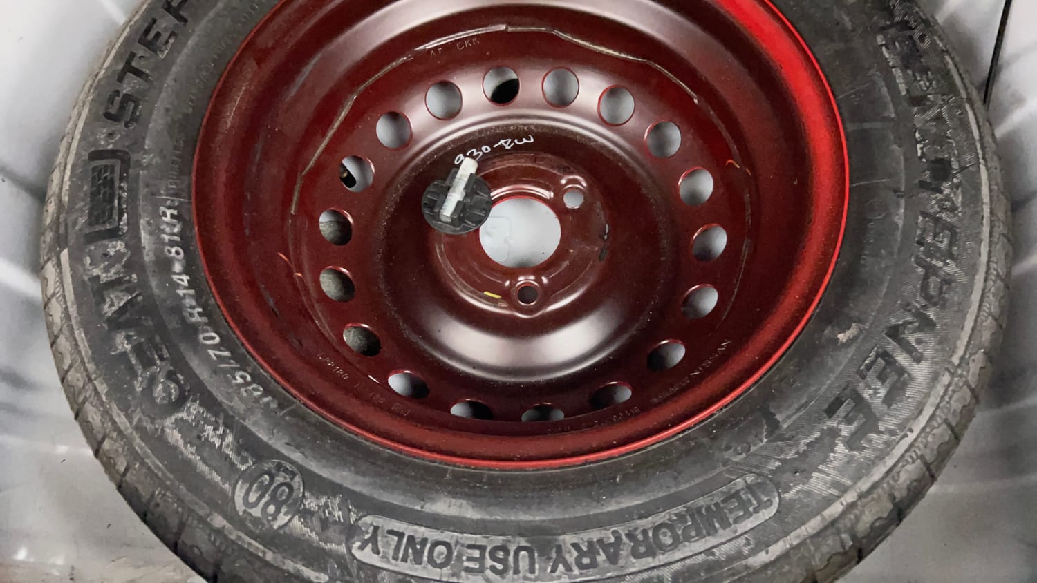 Used 2024 Renault Kwid RXT 1.0L Petrol Manual tyres SPARE TYRE VIEW