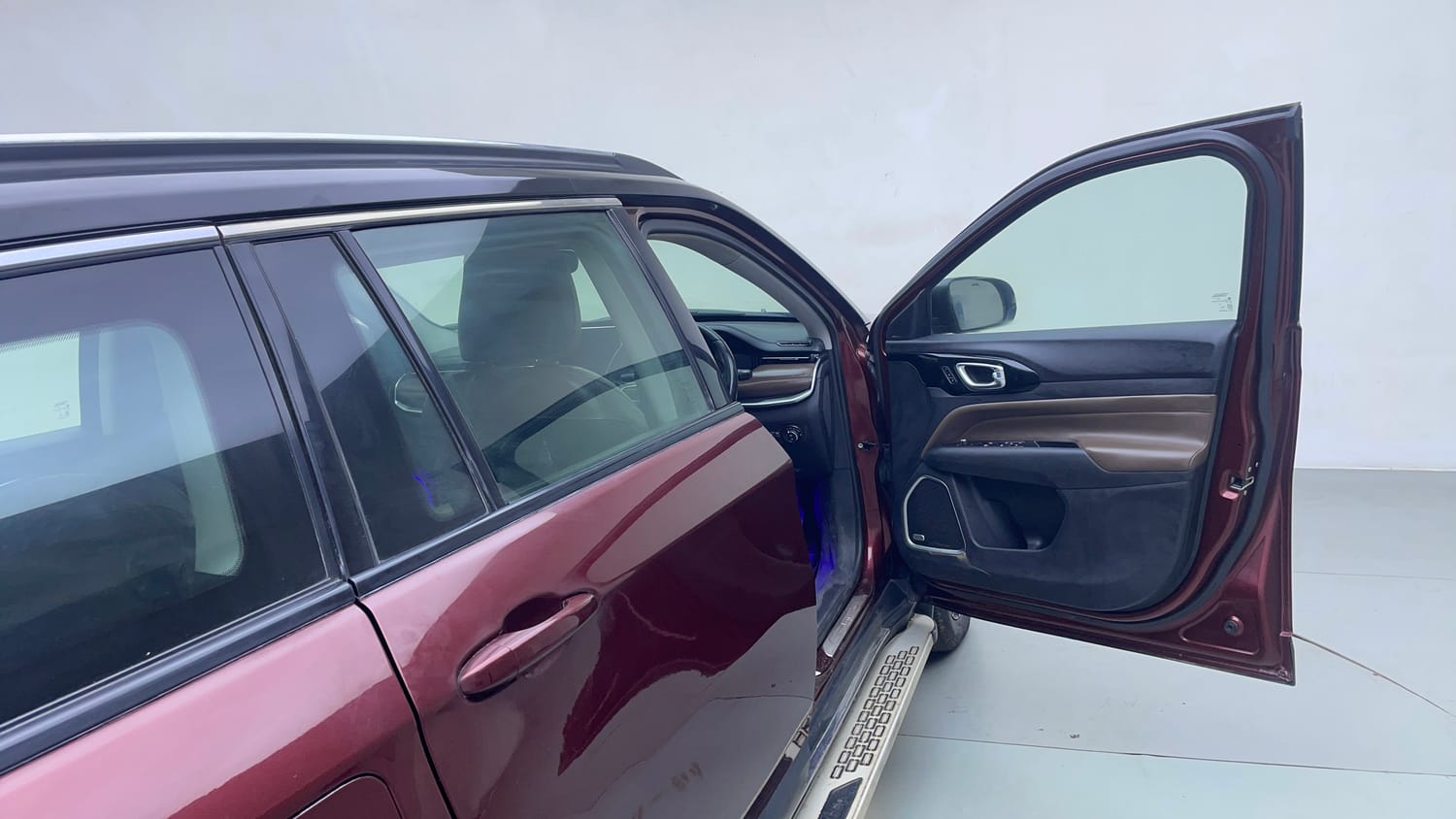 Used 2022 Jeep Meridian Limited (O) 4X2 AT Diesel Automatic interior RIGHT FRONT DOOR OPEN VIEW