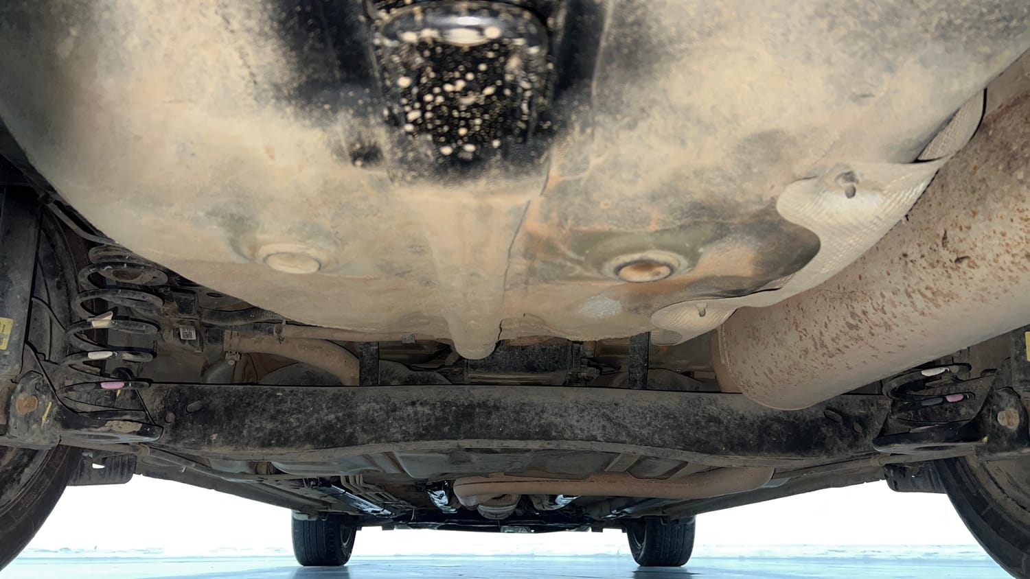 Used 2023 Hyundai Verna SX 1.5 Turbo Petrol MT Petrol Manual extra REAR UNDERBODY VIEW (TAKEN FROM REAR)