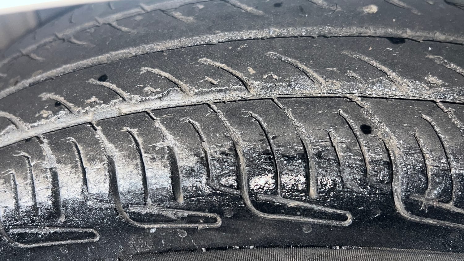 Used 2015 Maruti Suzuki Alto 800 Lxi Petrol Manual tyres LEFT REAR TYRE TREAD VIEW