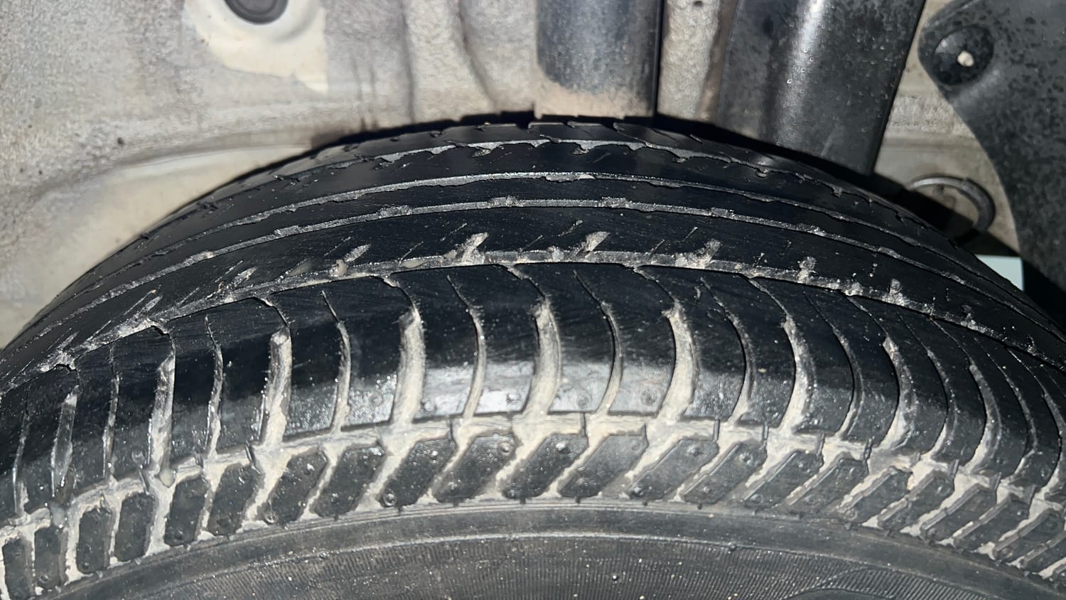 Used 2015 Hyundai Elite i20 Magna 1.2 Petrol Manual tyres LEFT REAR TYRE TREAD VIEW