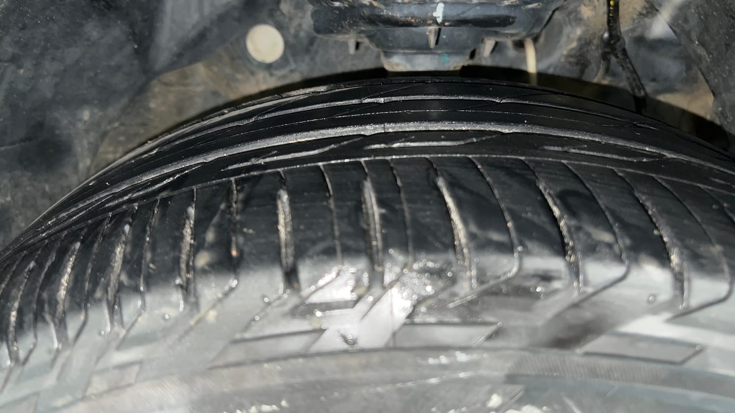 Used 2021 Mahindra XUV 300 W8 (O) 1.5 Diesel Diesel Manual tyres RIGHT FRONT TYRE TREAD VIEW