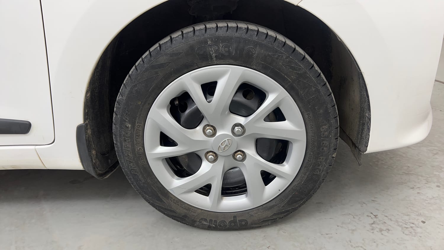 Used 2018 Hyundai Grand i10 Magna 1.2 Kappa VTVT Petrol Manual tyres RIGHT FRONT TYRE RIM VIEW