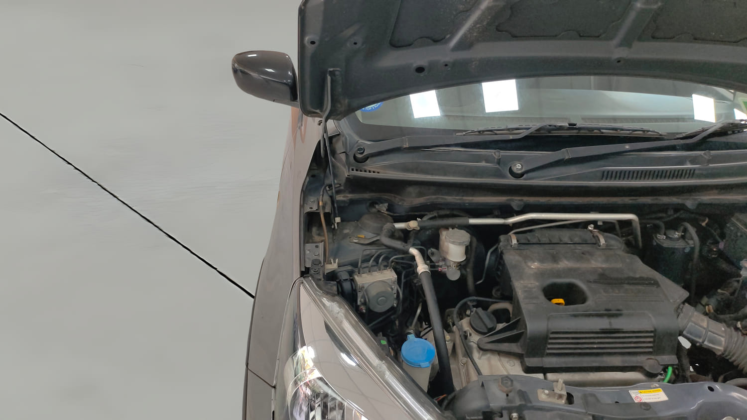 Used 2020 Maruti Suzuki Celerio X VXi Petrol Manual engine ENGINE RIGHT SIDE HINGE & APRON VIEW