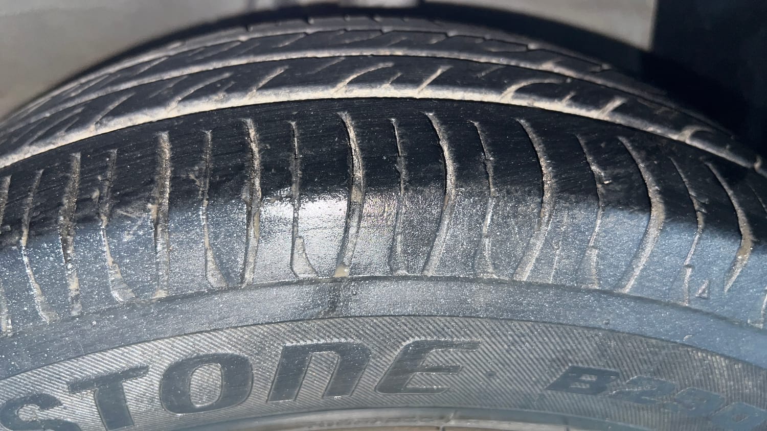 Used 2015 Hyundai Grand i10 Era 1.2 Kappa VTVT Petrol Manual tyres RIGHT FRONT TYRE TREAD VIEW