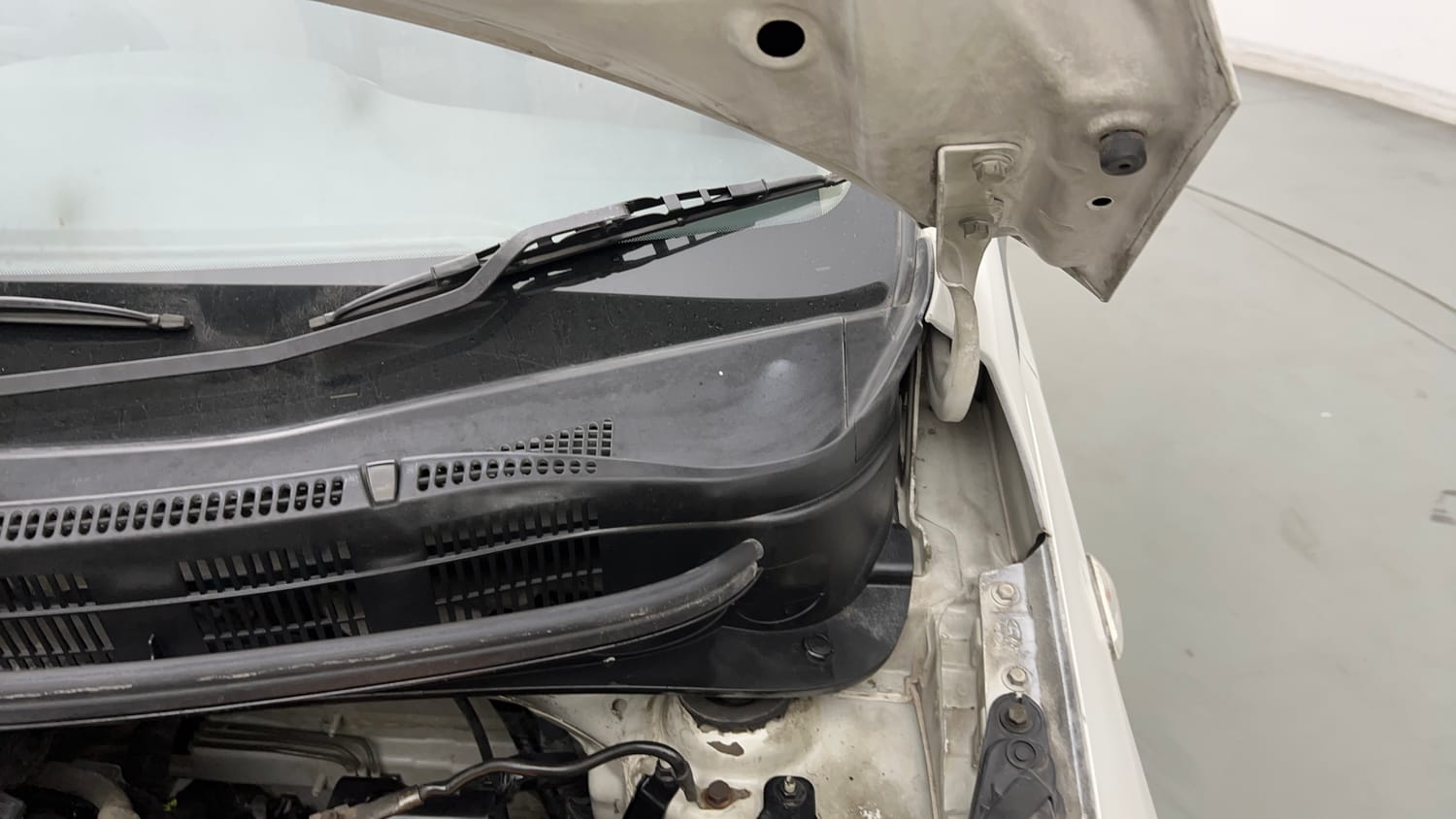 Used 2015 Hyundai Grand i10 Era 1.2 Kappa VTVT Petrol Manual engine ENGINE LEFT SIDE HINGE & APRON VIEW