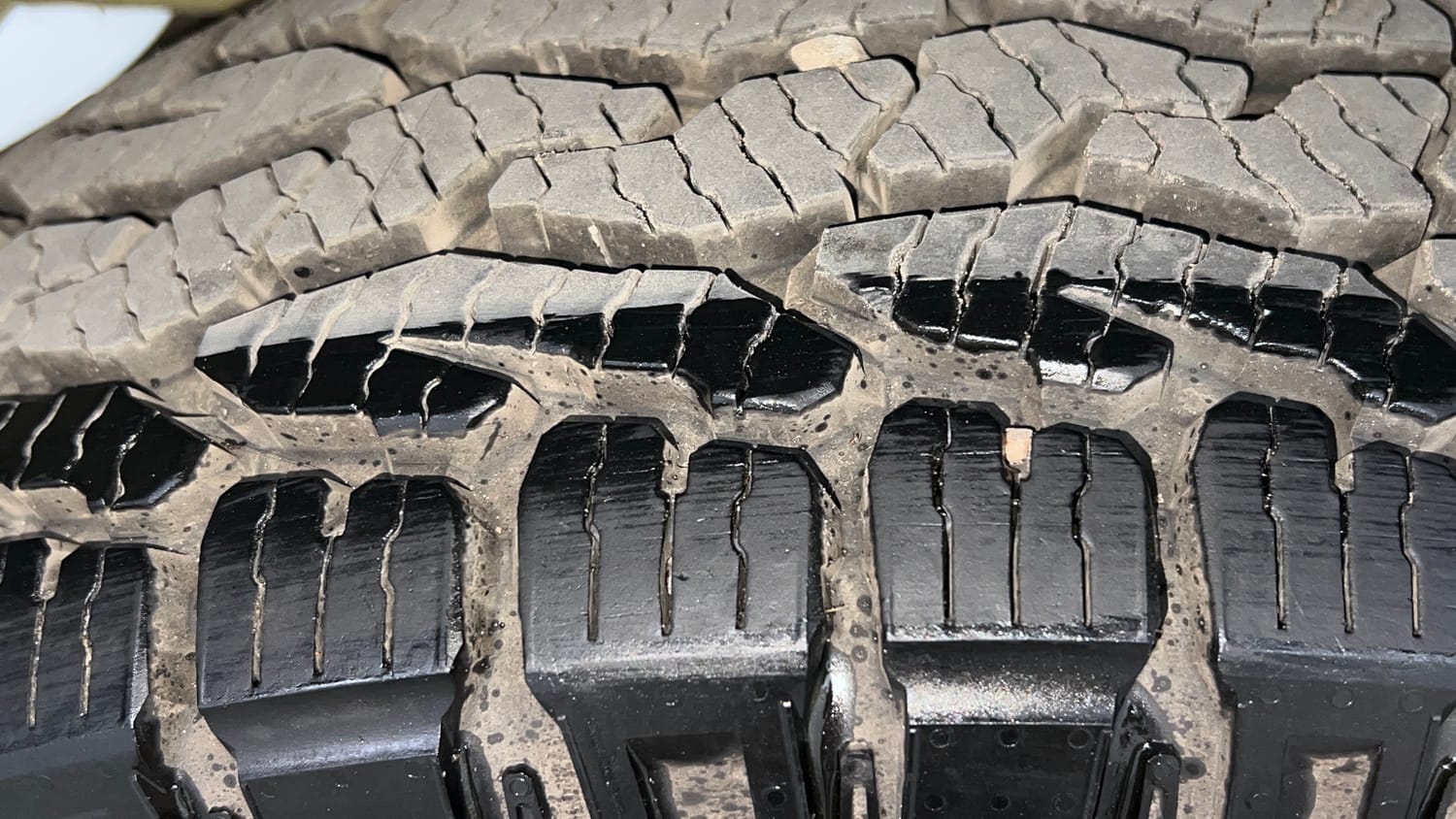 Used 2023 Maruti Suzuki Jimny Alpha AT Petrol Automatic tyres RIGHT REAR TYRE TREAD VIEW