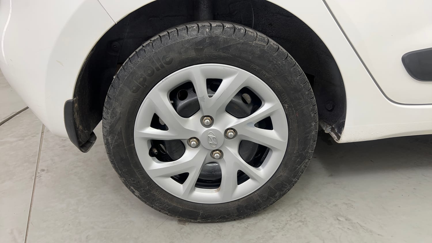 Used 2018 Hyundai Grand i10 Magna 1.2 Kappa VTVT Petrol Manual tyres RIGHT REAR TYRE RIM VIEW