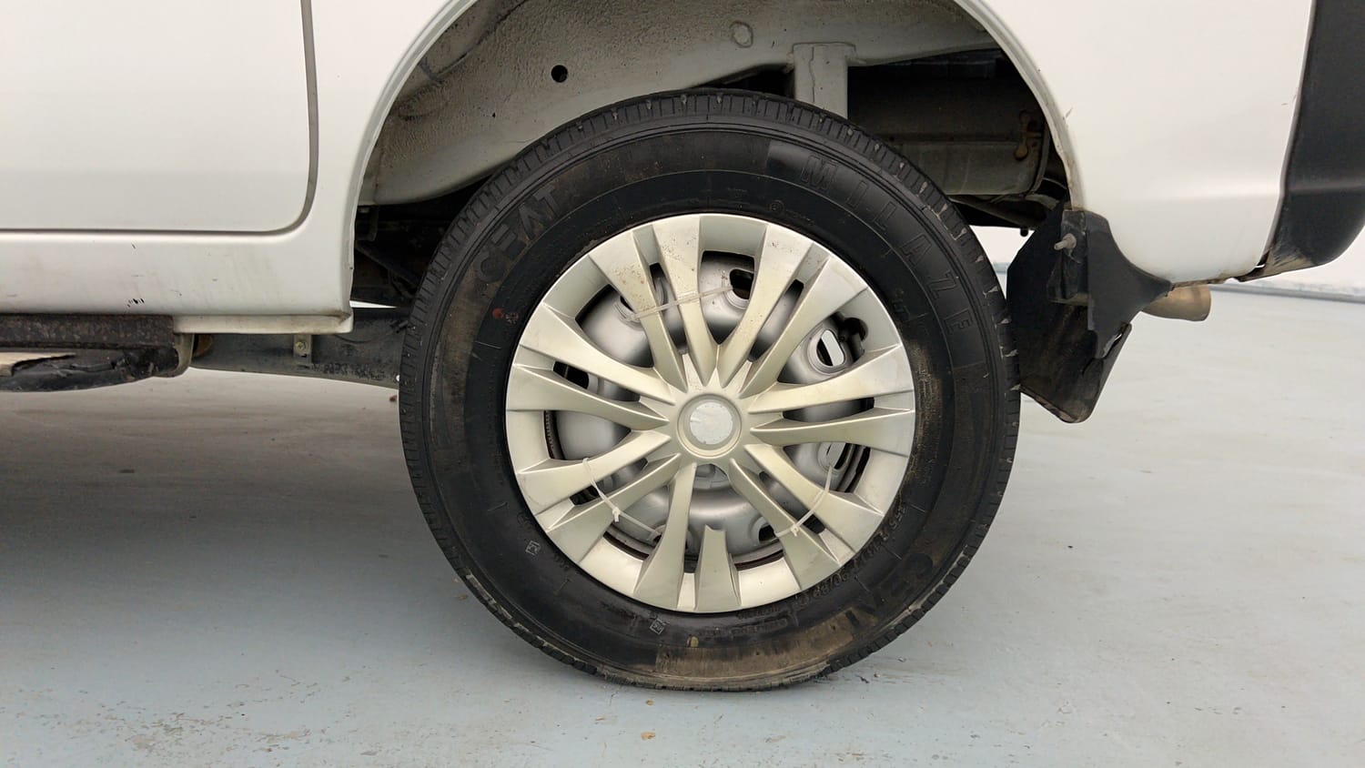 Used 2022 Maruti Suzuki Eeco 5 STR AC (O) Petrol Manual tyres LEFT REAR TYRE RIM VIEW