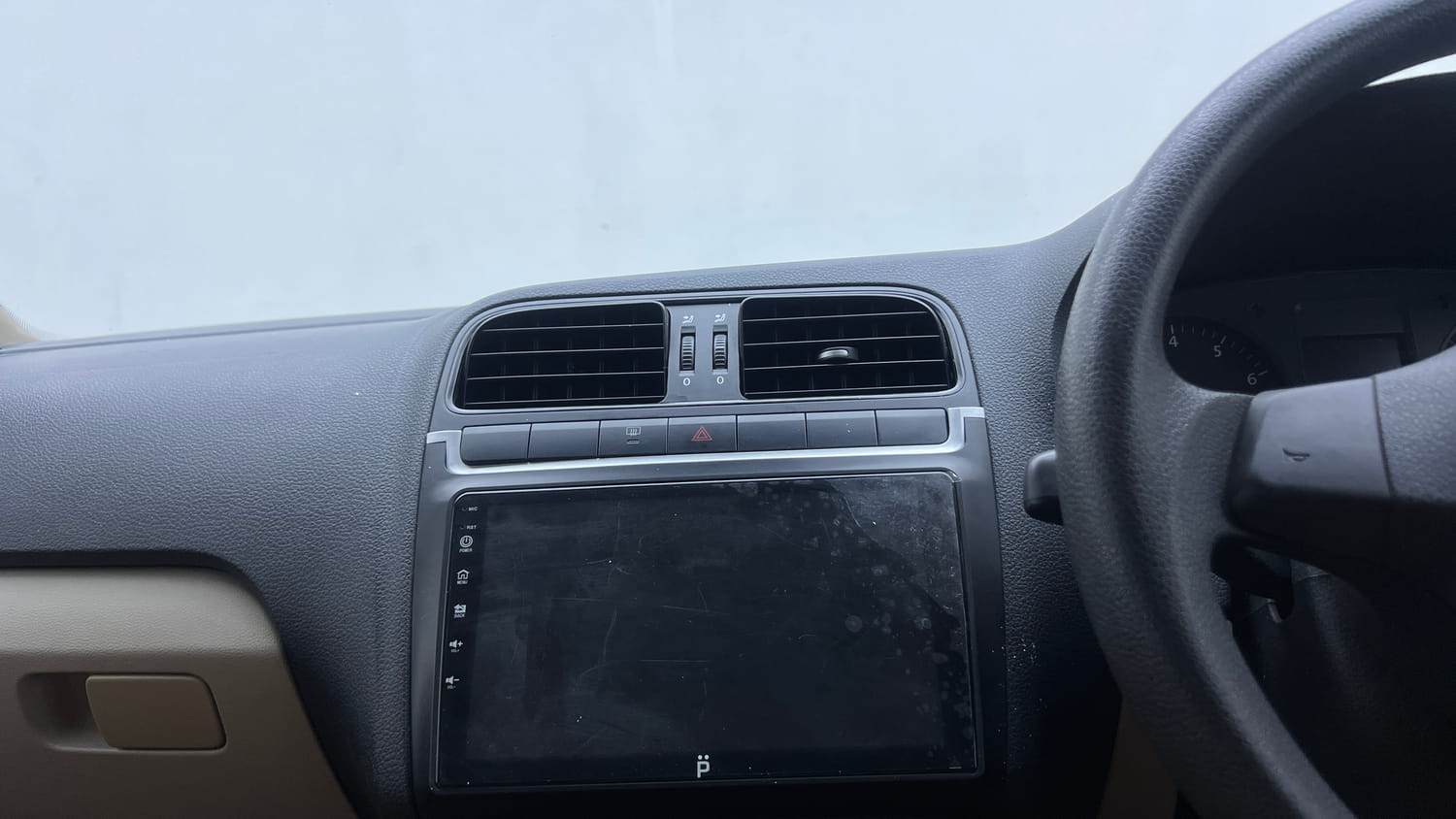 Used 2013 Volkswagen Polo Comfortline 1.2L (P) Petrol Manual top_features Integrated (in-dash) music system