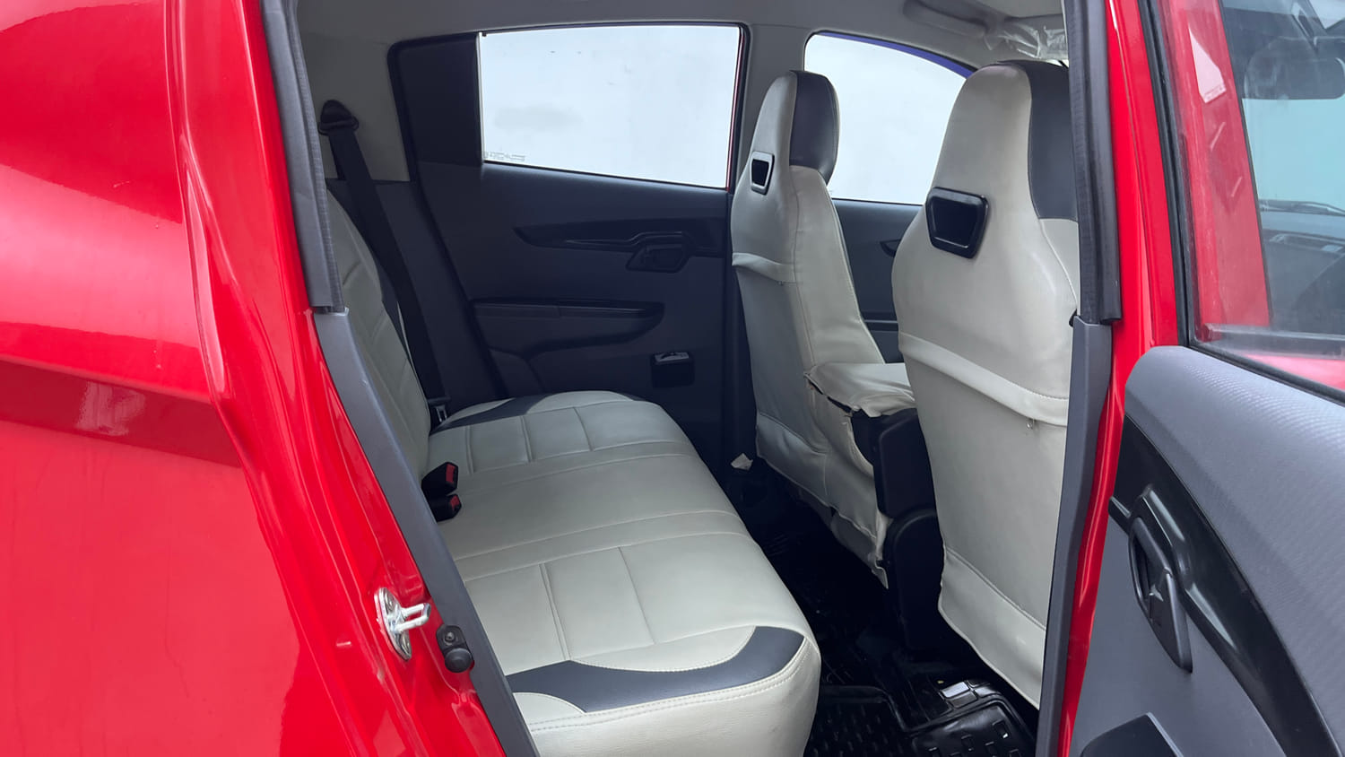 Used 2021 Mahindra KUV100 NXT K2 Plus 6 STR Petrol Manual interior RIGHT SIDE REAR DOOR CABIN VIEW