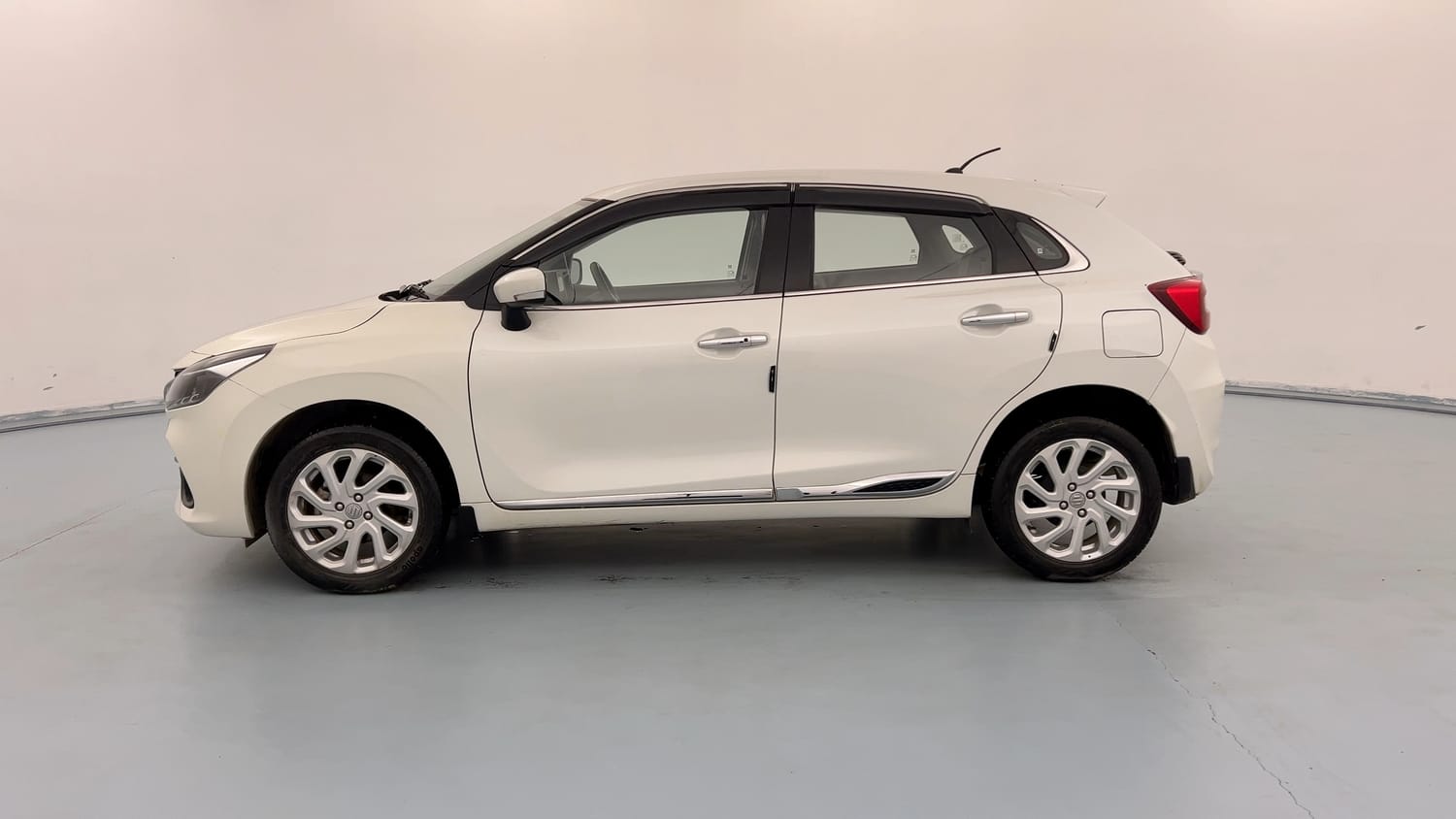 Used 2023 Maruti Suzuki Baleno Zeta MT Petrol Manual exterior LEFT SIDE VIEW
