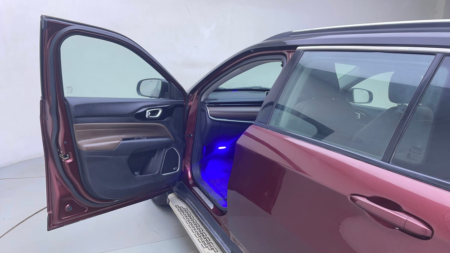 Used 2022 Jeep Meridian Limited (O) 4X2 AT Diesel Automatic interior LEFT FRONT DOOR OPEN VIEW