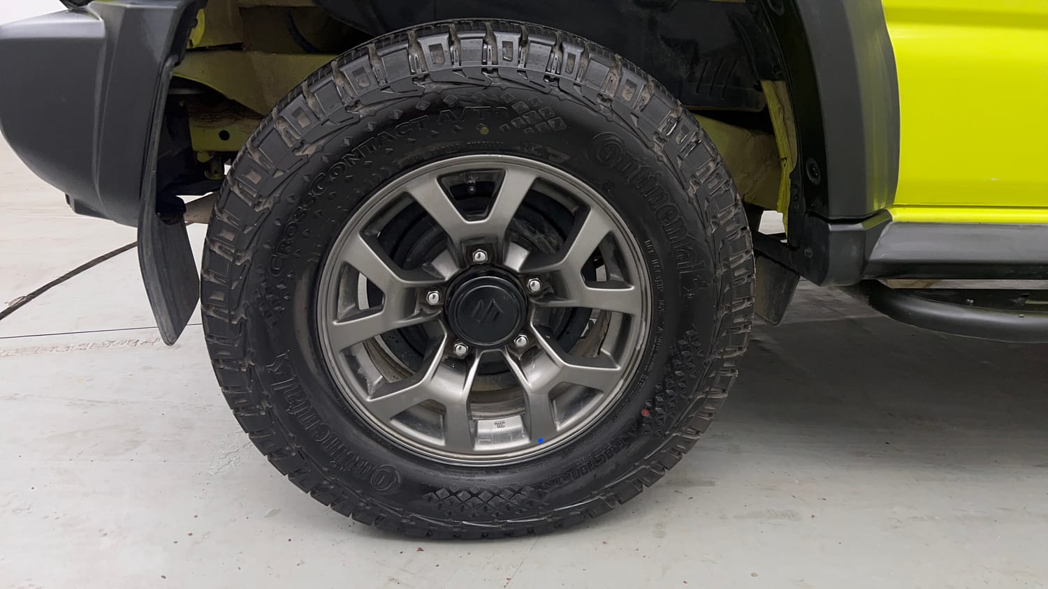Used 2023 Maruti Suzuki Jimny Alpha AT Petrol Automatic tyres RIGHT REAR TYRE RIM VIEW