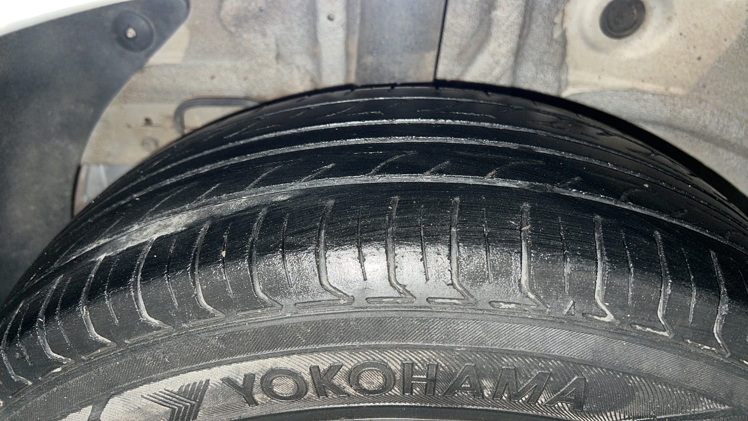 Used 2015 Hyundai Elite i20 Magna 1.2 Petrol Manual tyres RIGHT REAR TYRE TREAD VIEW