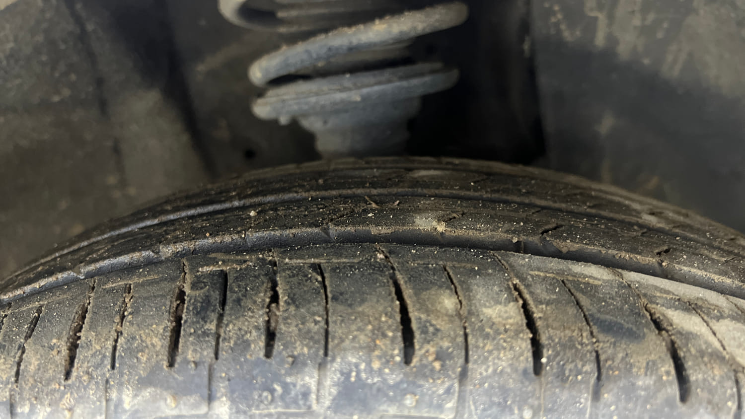 Used 2024 Maruti Suzuki Ignis Alpha 1.2 AMT Petrol Automatic tyres RIGHT FRONT TYRE TREAD VIEW