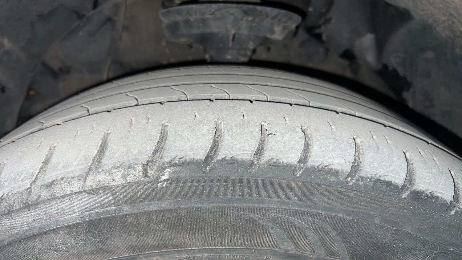Used 2019 Mahindra XUV 300 1.5 W8 Diesel Manual tyres LEFT FRONT TYRE TREAD VIEW