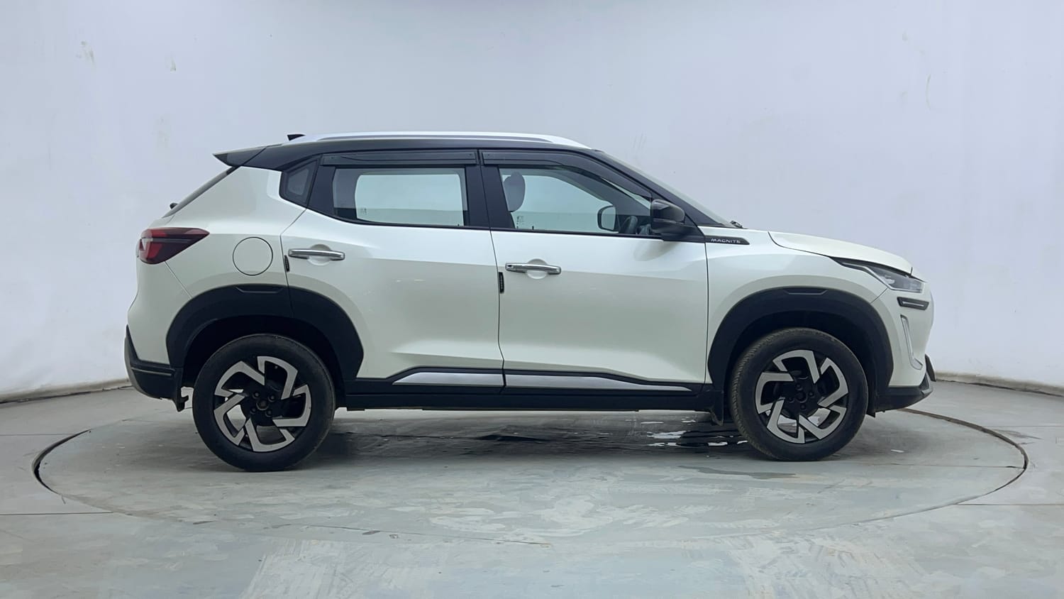 Used 2022 Nissan Magnite XV Turbo Petrol Manual exterior RIGHT SIDE VIEW