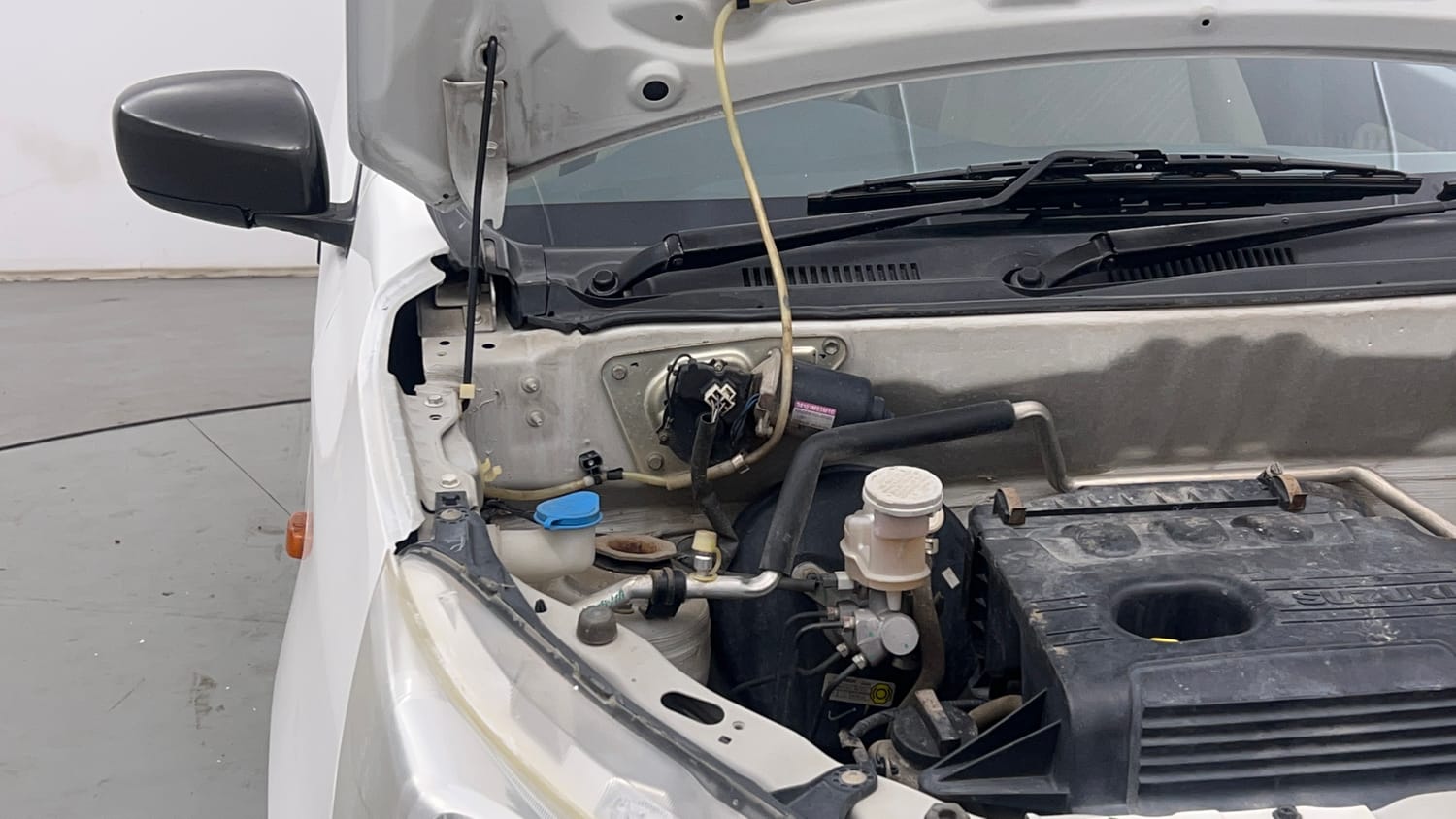 Used 2016 Maruti Suzuki Alto K10 VXi Petrol Manual engine ENGINE RIGHT SIDE HINGE & APRON VIEW