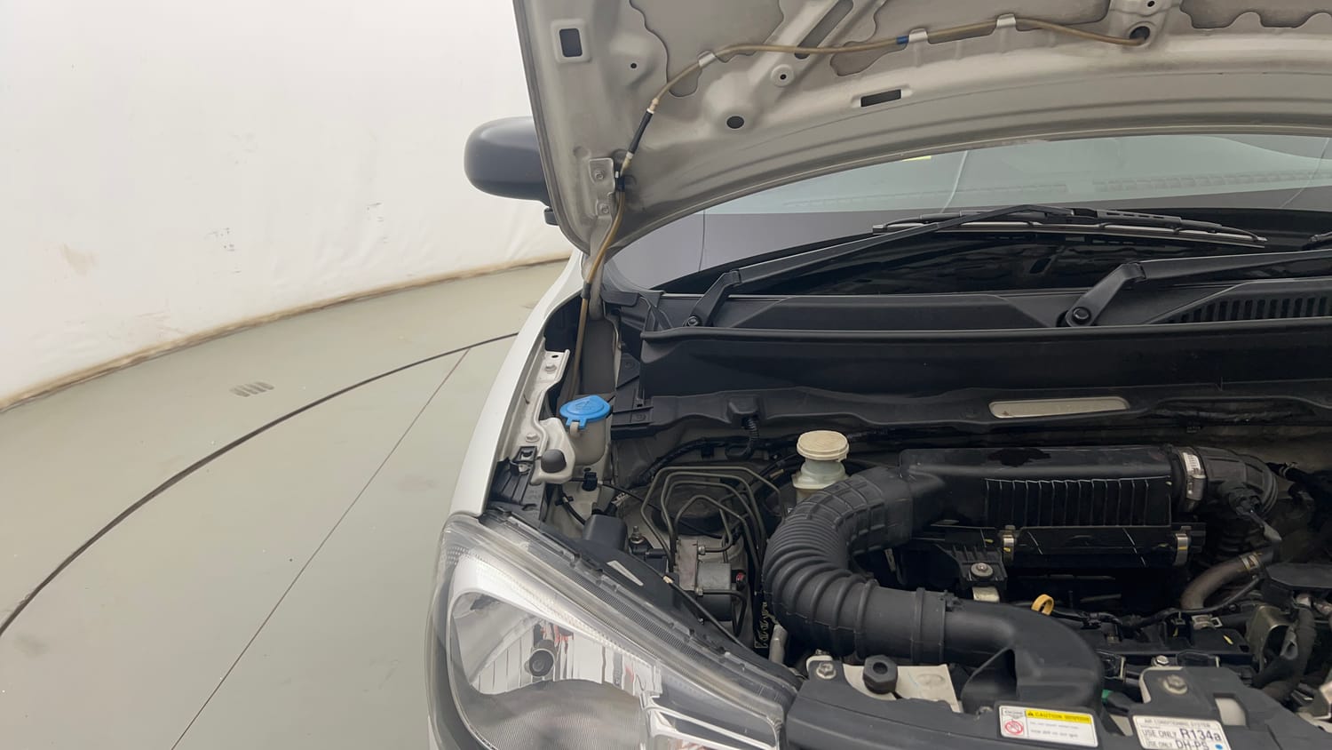 Used 2022 Maruti Suzuki S-Presso VXi (O) Petrol Manual engine ENGINE RIGHT SIDE HINGE & APRON VIEW
