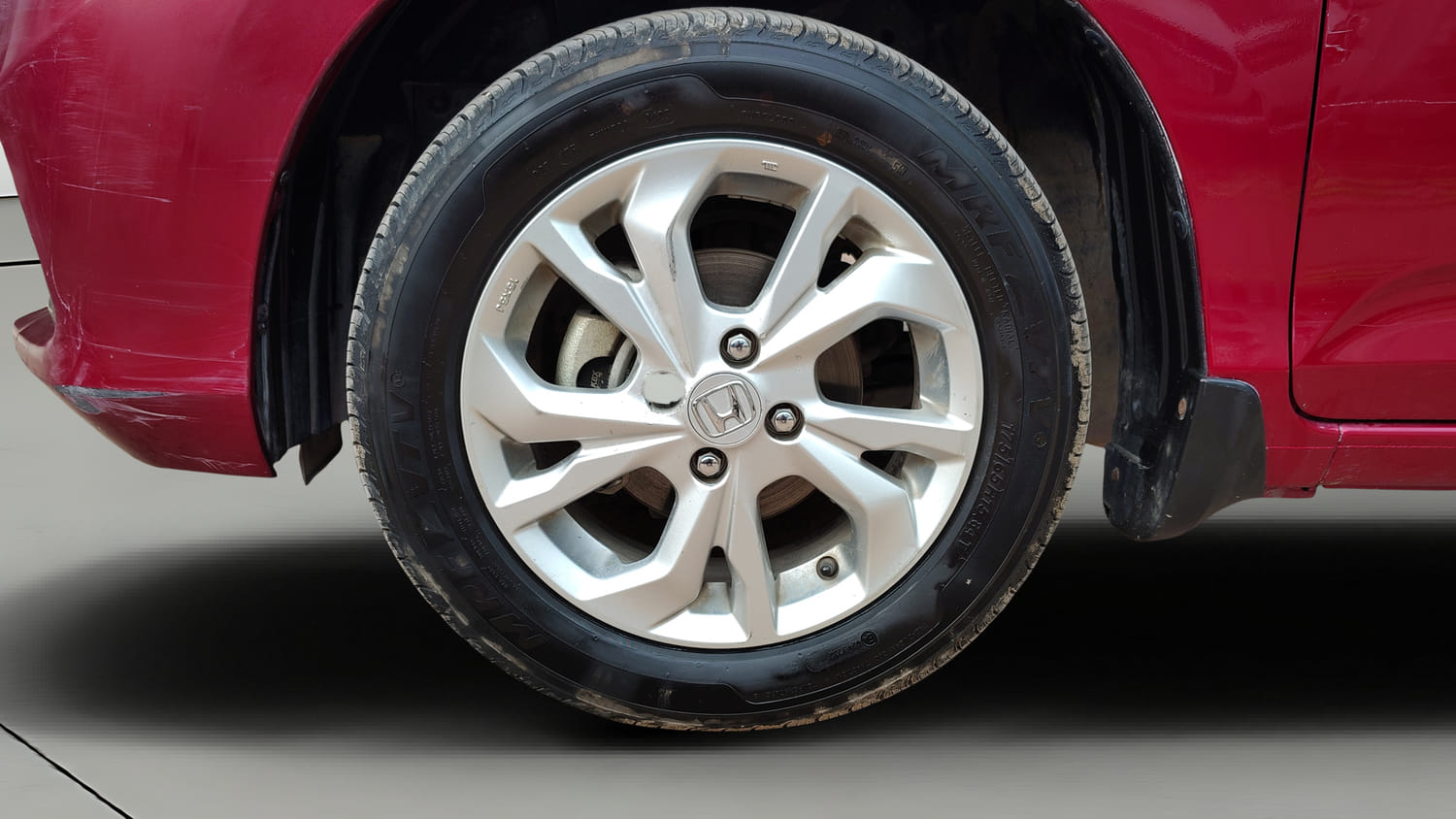 Used 2020 Honda Amaze 1.2 V MT Petrol Petrol Manual tyres LEFT FRONT TYRE RIM VIEW