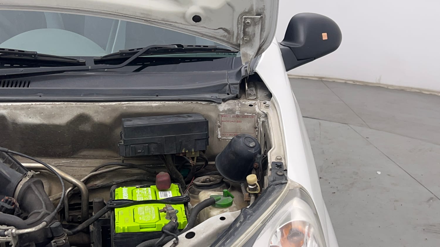 Used 2015 Maruti Suzuki Alto 800 Lxi Petrol Manual engine ENGINE LEFT SIDE HINGE & APRON VIEW