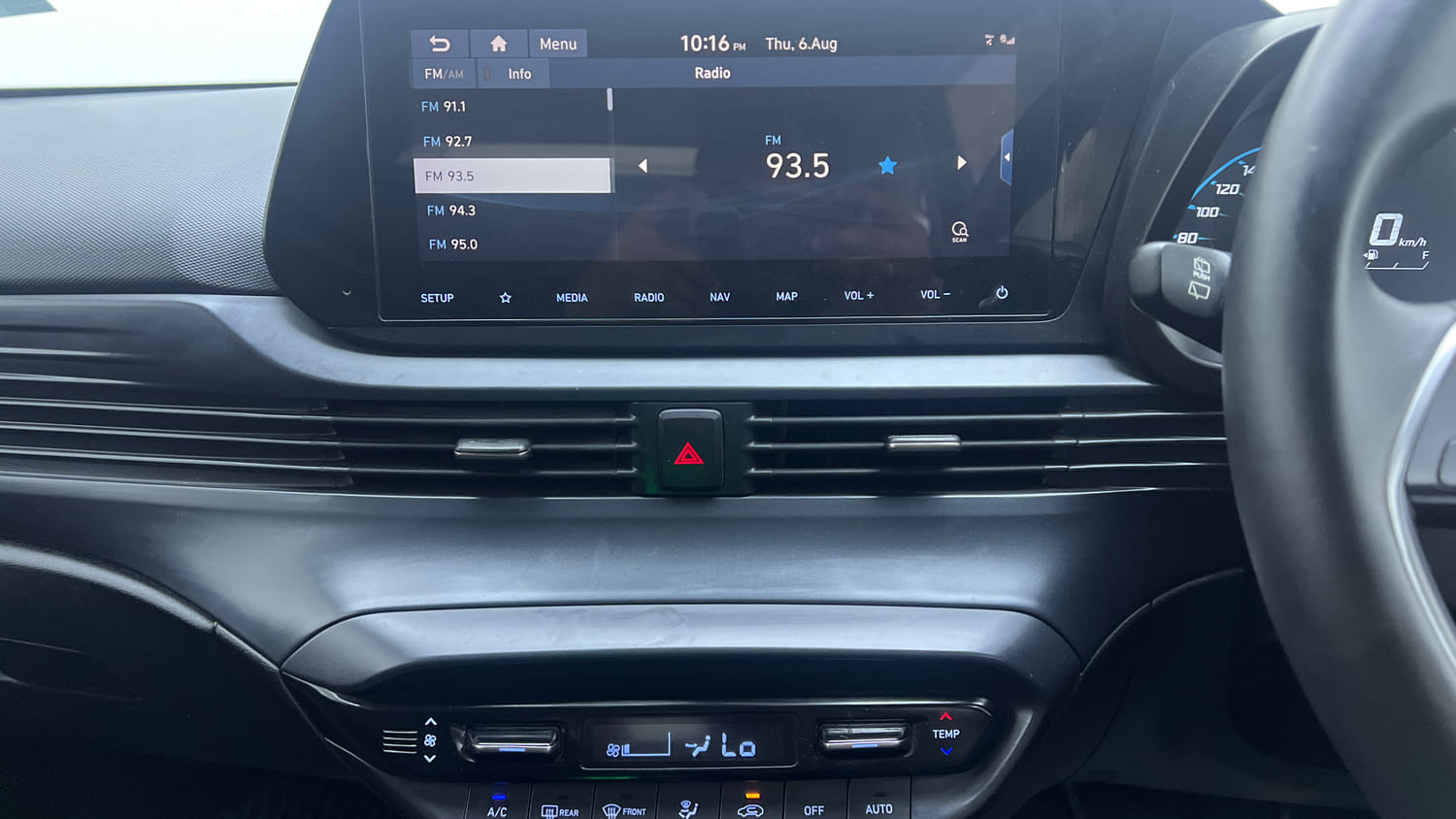 Used 2023 Hyundai i20 Asta (O) 1.2 MT Petrol Manual interior MUSIC SYSTEM & AC CONTROL VIEW