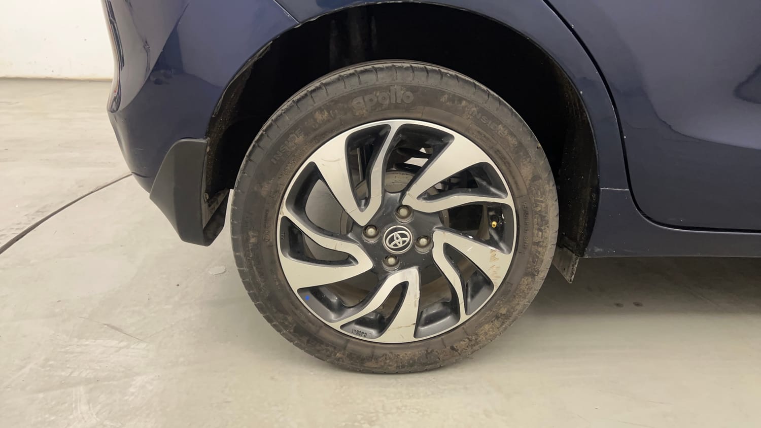 Used 2019 Toyota Glanza G CVT Petrol Automatic tyres RIGHT REAR TYRE RIM VIEW