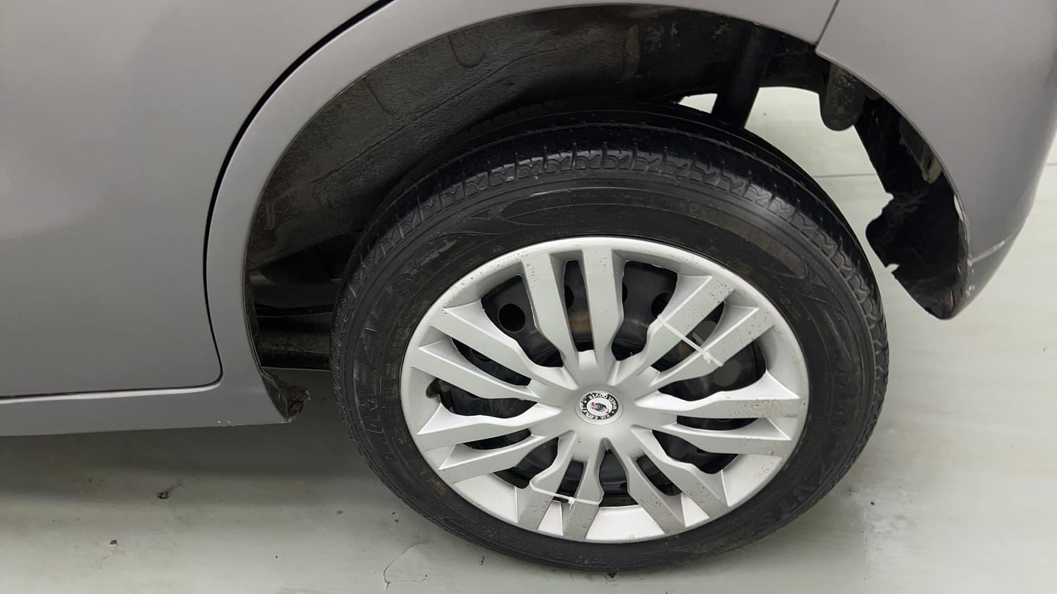 Used 2013 Maruti Suzuki Wagon R VXI Petrol Manual tyres LEFT REAR TYRE RIM VIEW