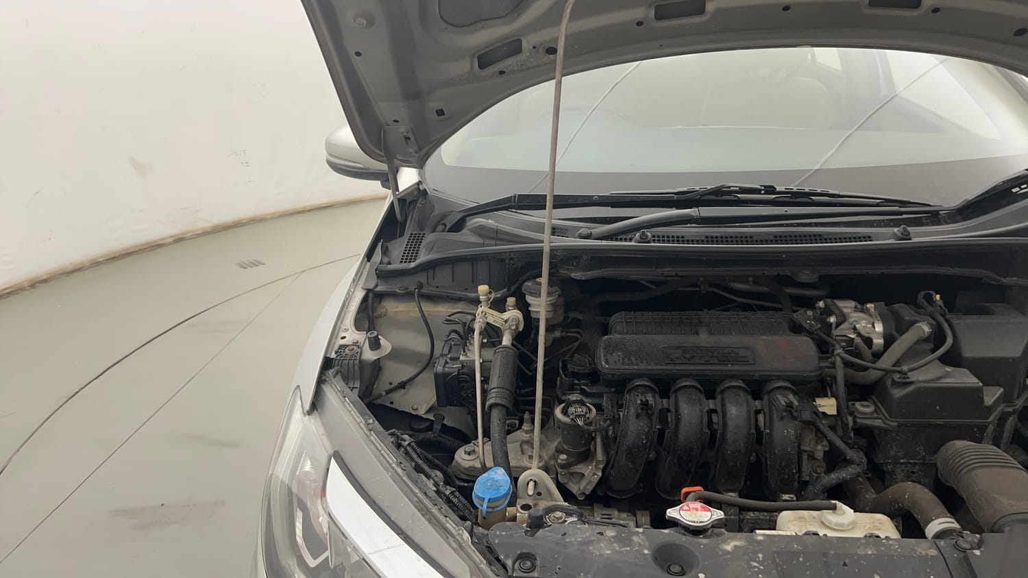 Used 2017 Honda City S Petrol Petrol Manual engine ENGINE RIGHT SIDE HINGE & APRON VIEW