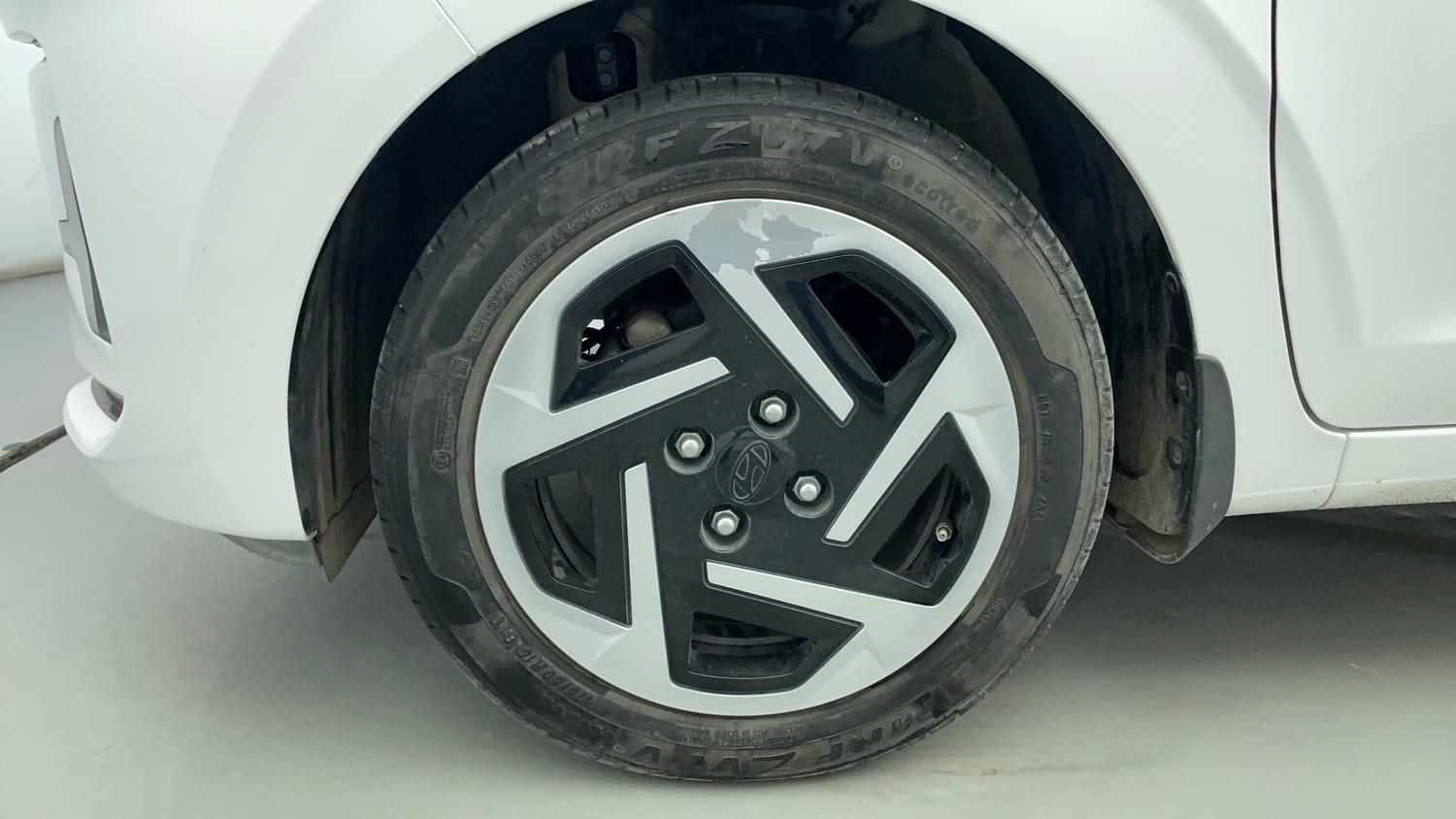 Used 2023 Hyundai Grand i10 Nios Sportz 1.2 Kappa VTVT CNG Cng Manual tyres LEFT FRONT TYRE RIM VIEW