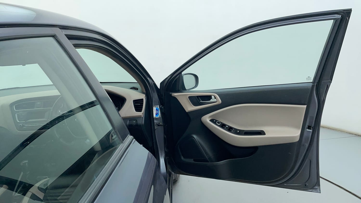 Used 2018 Hyundai Elite i20 Sportz 1.2 Petrol Manual interior RIGHT FRONT DOOR OPEN VIEW
