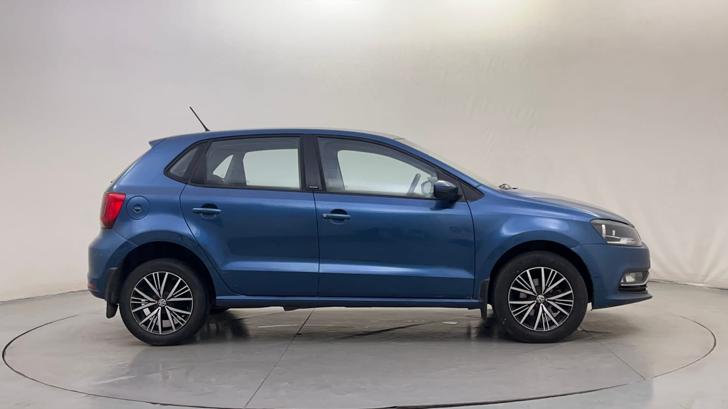 Used 2017 Volkswagen Polo Highline1.2L (P) Petrol Manual exterior RIGHT SIDE VIEW