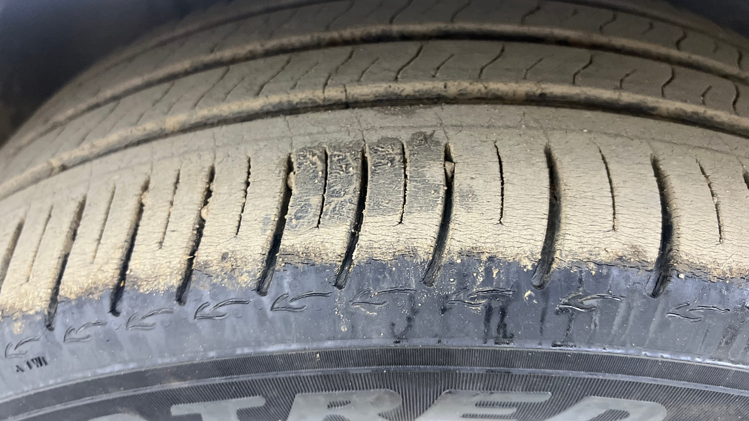 Used 2023 Skoda Slavia Ambition 1.0L TSI AT Petrol Automatic tyres LEFT FRONT TYRE TREAD VIEW
