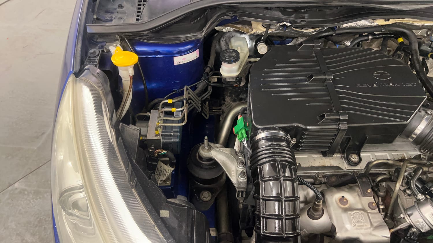 Used 2015 Tata Zest XT Petrol Petrol Manual engine ENGINE RIGHT SIDE VIEW