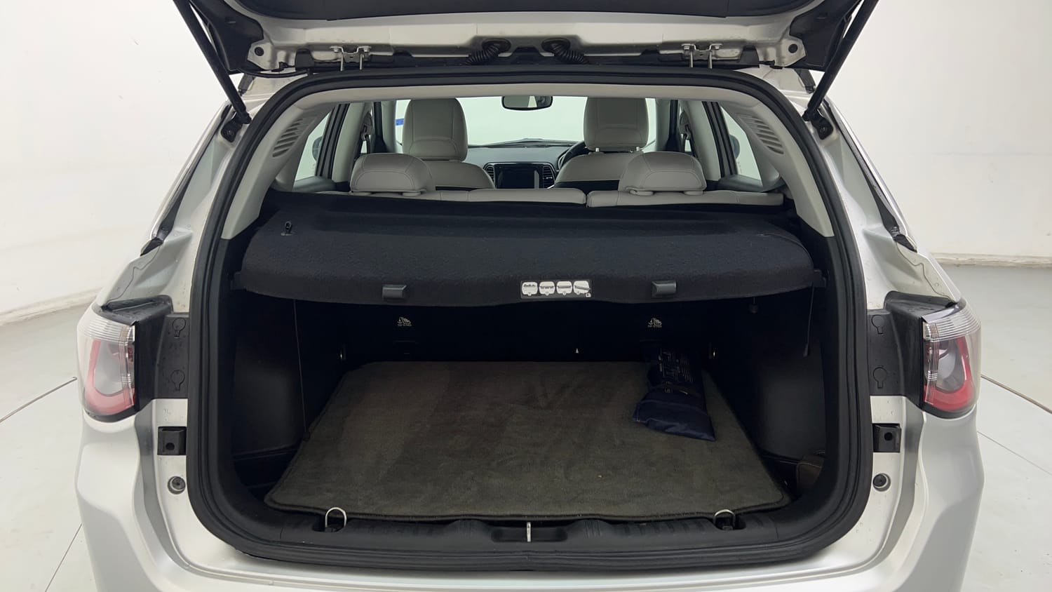 Used 2017 Jeep Compass Limited 1.4 Petrol AT Petrol Automatic interior DICKY INSIDE VIEW