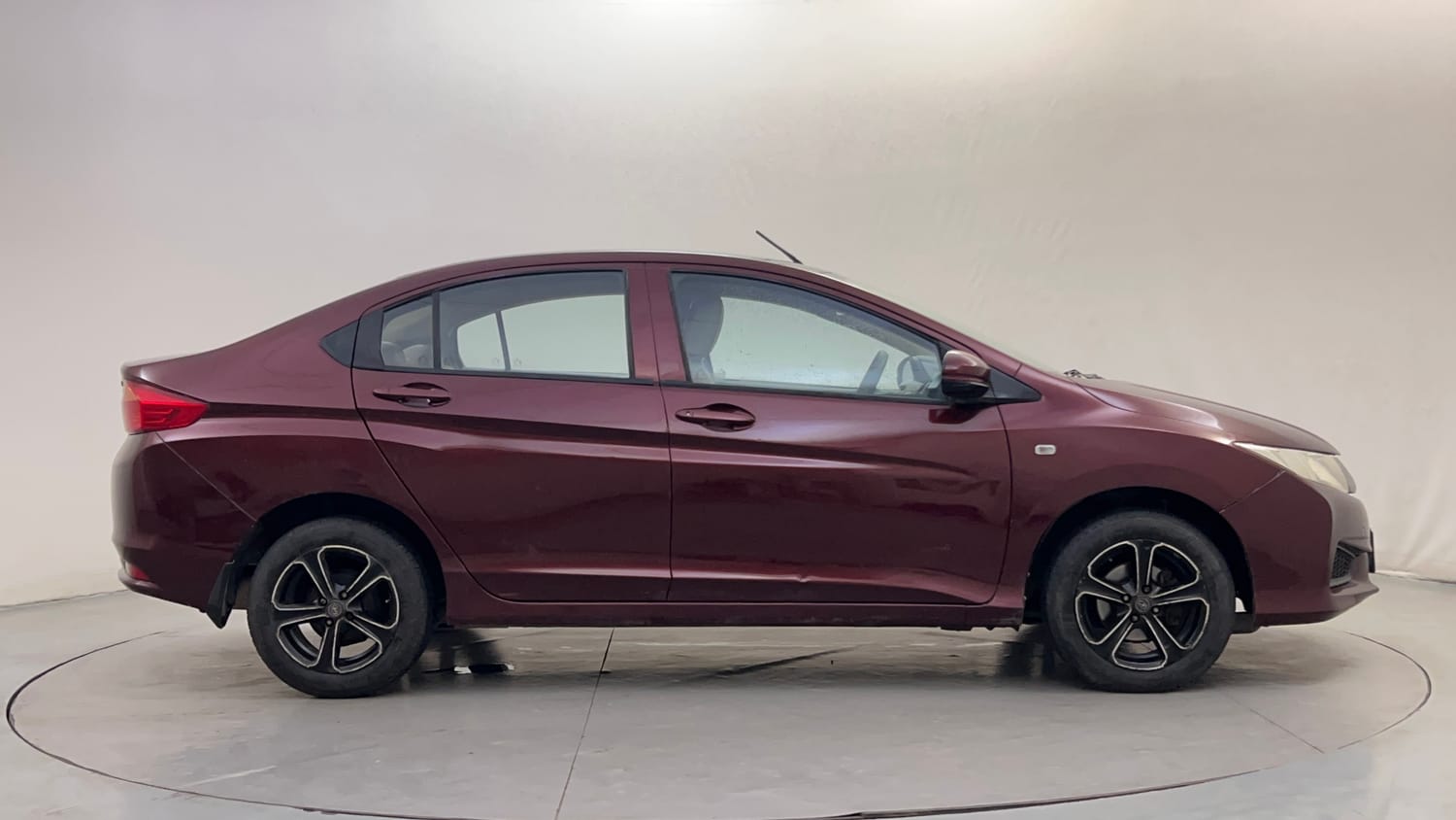 Used 2015 Honda City S Diesel Diesel Manual exterior RIGHT SIDE VIEW