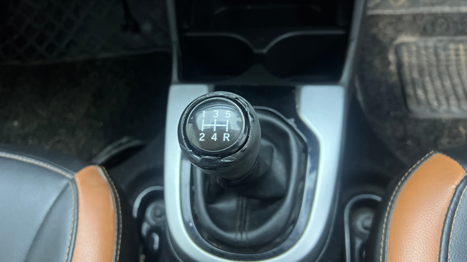 Used 2017 Honda WR-V VX MT Petrol Petrol Manual interior GEAR  KNOB VIEW