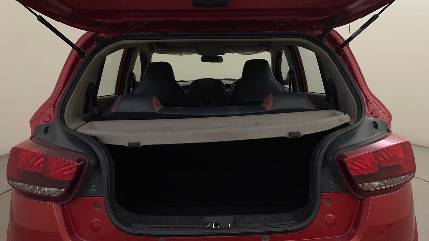 Used 2016 Mahindra KUV100 K4 6 STR Petrol Manual interior DICKY INSIDE VIEW