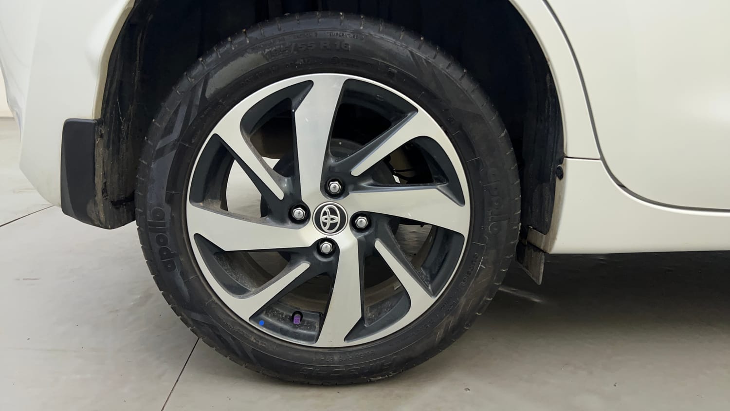 Used 2025 Toyota Glanza V AMT Petrol Automatic tyres RIGHT REAR TYRE RIM VIEW