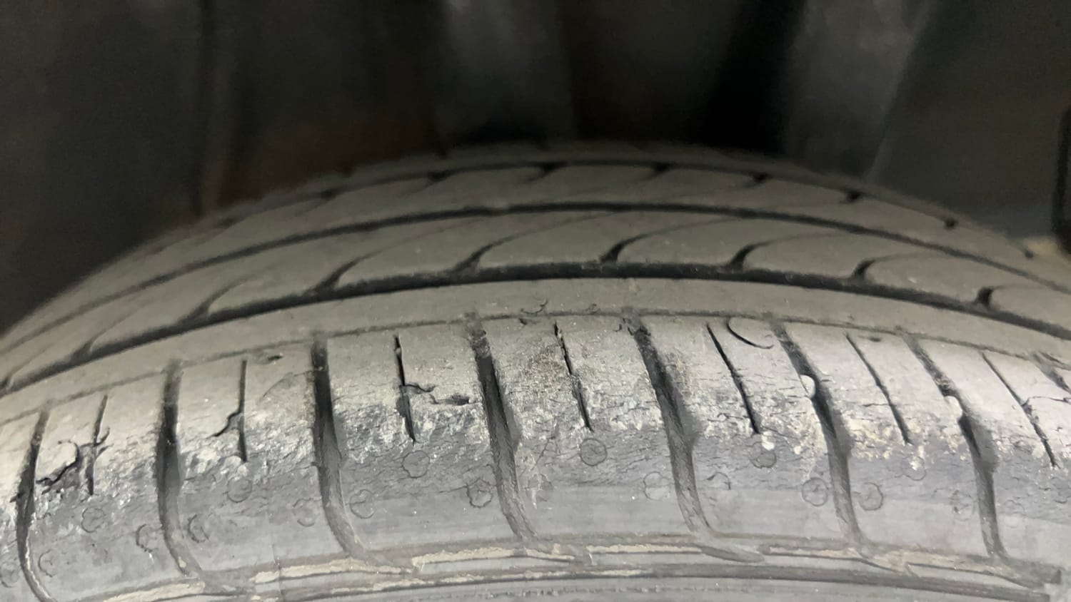 Used 2022 Hyundai Grand i10 Nios Asta AMT 1.2 Kappa VTVT Petrol Automatic tyres LEFT REAR TYRE TREAD VIEW