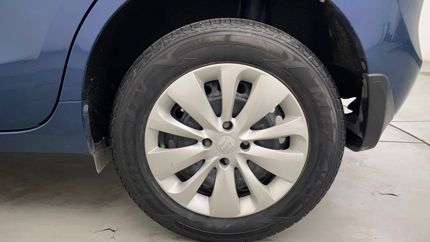 Used 2017 Maruti Suzuki Baleno Delta 1.2 Petrol Manual tyres LEFT REAR TYRE RIM VIEW
