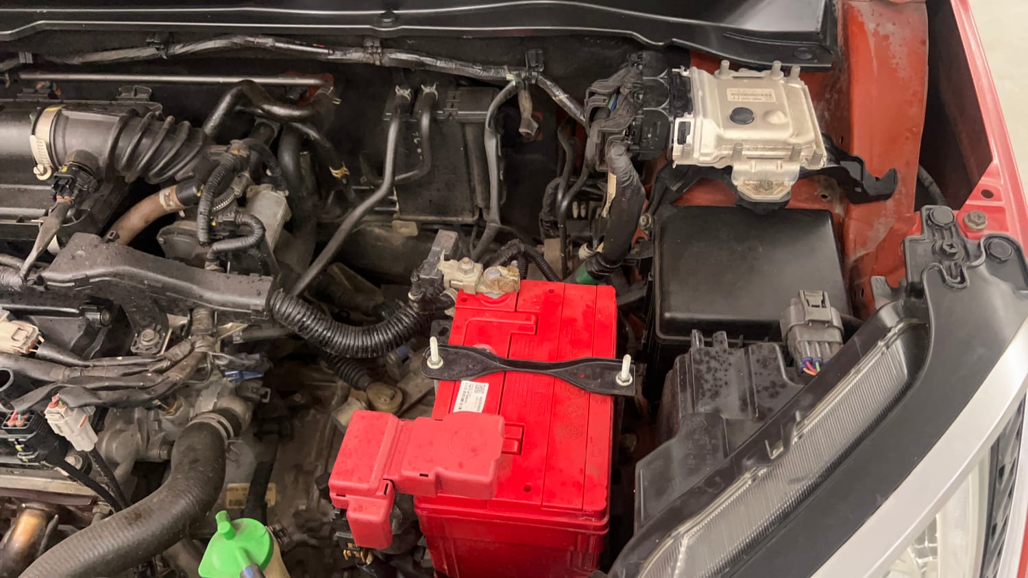 Used 2017 Maruti Suzuki Ignis Alpha MT Petrol Dual Tone Petrol Manual engine ENGINE LEFT SIDE VIEW