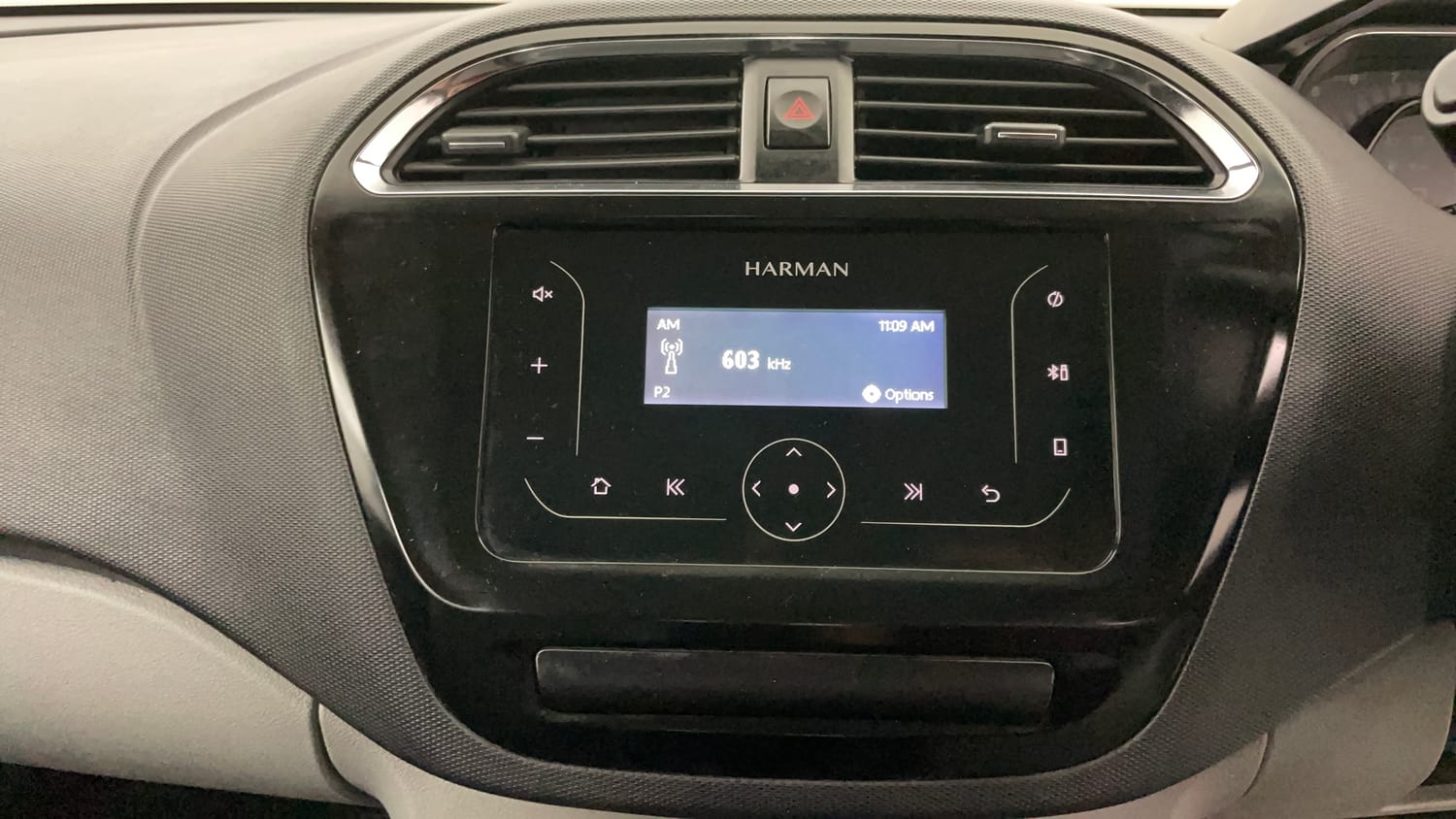 Used 2022 Tata Tiago XT Petrol Manual top_features Integrated (in-dash) music system